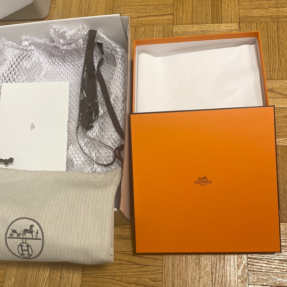 Hermes empty box，ribbon，dust bag，wrapping paper，receipt envelops and mailbox